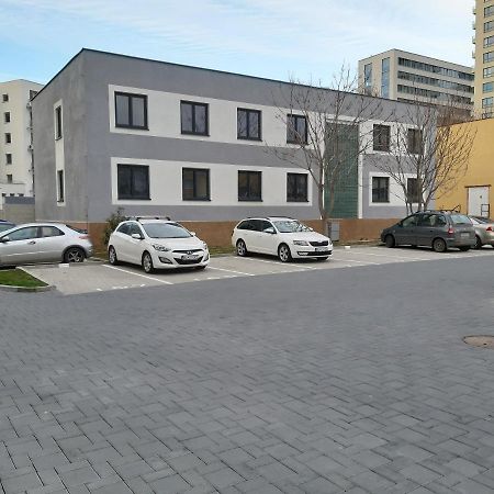 Living Bratislava & Bus Station & Mlynske Nivy Apartment Exterior photo